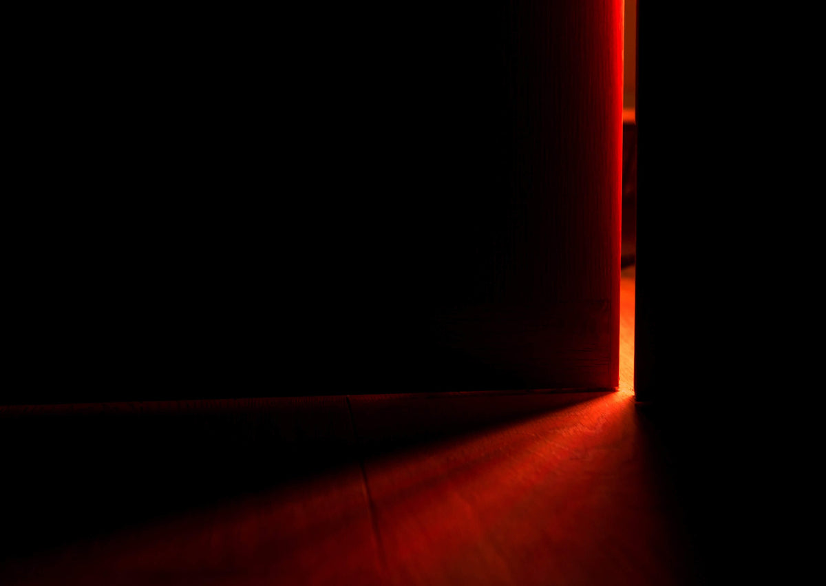 Ferulasäure & Rotlichttherapie (LED 660 nm): Photochemische Stabilität und Polyphenol-Radikalisierung unter Photonen