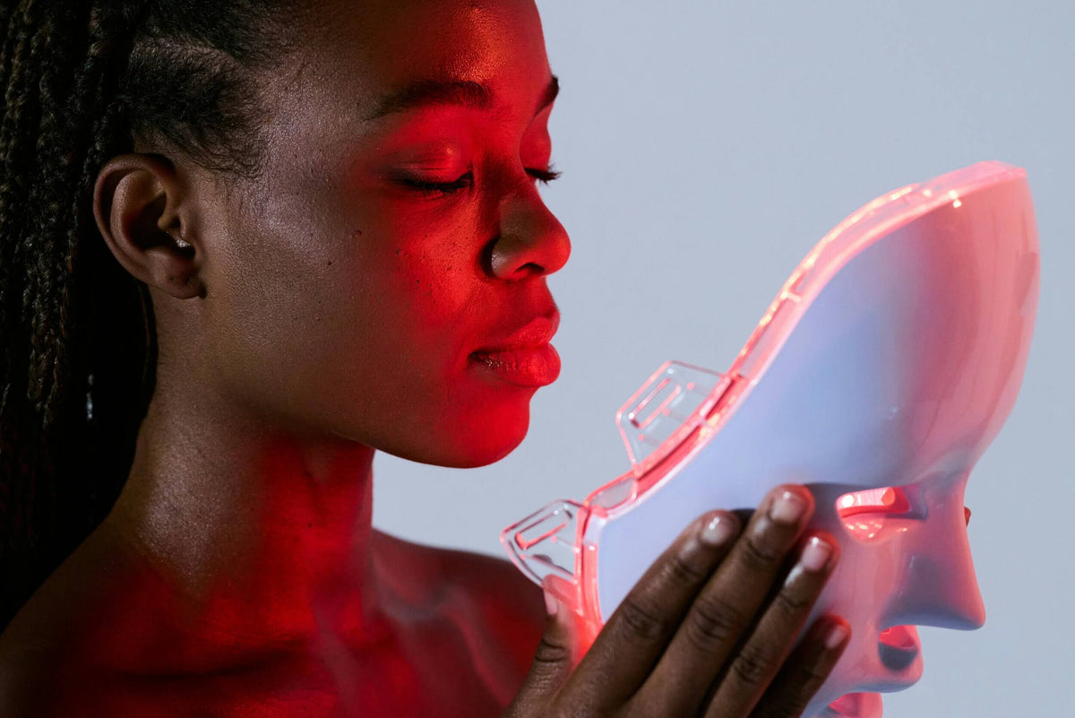 Glycolsäure + LED-Photobiomodulation: Barriere-Priming, Lichtpenetration und Irritationsschwelle
