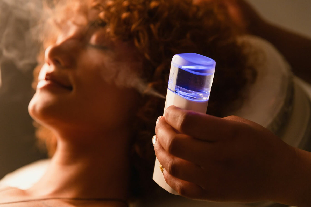 Osthol (Cnidium monnieri) als Mist-Spray: Entzündungshemmung & Porenverfeinerung
